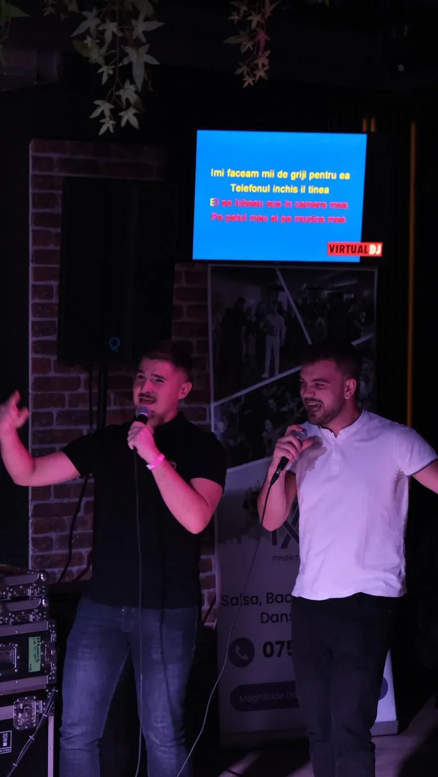 Don't Stop the Lyrics, fotografie 4